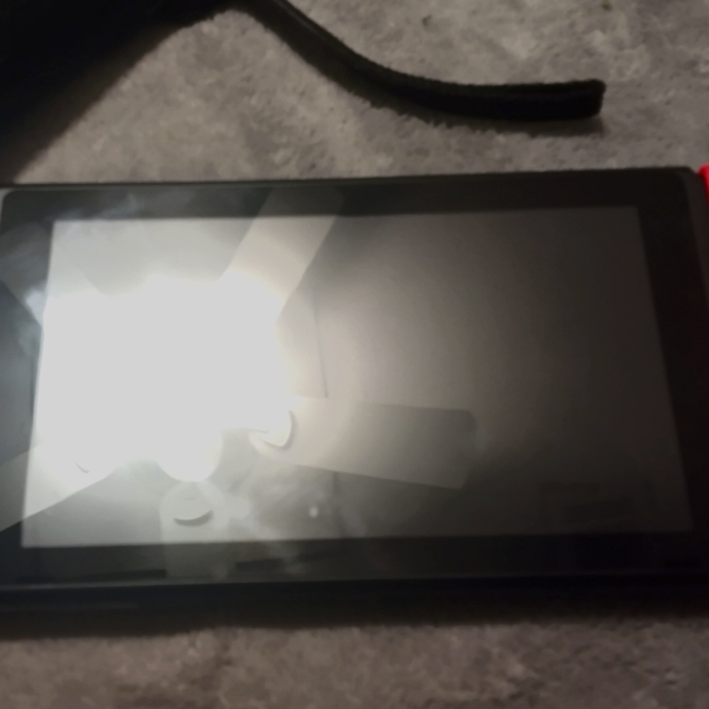 Nintendo Switch - Picture 2 of 4